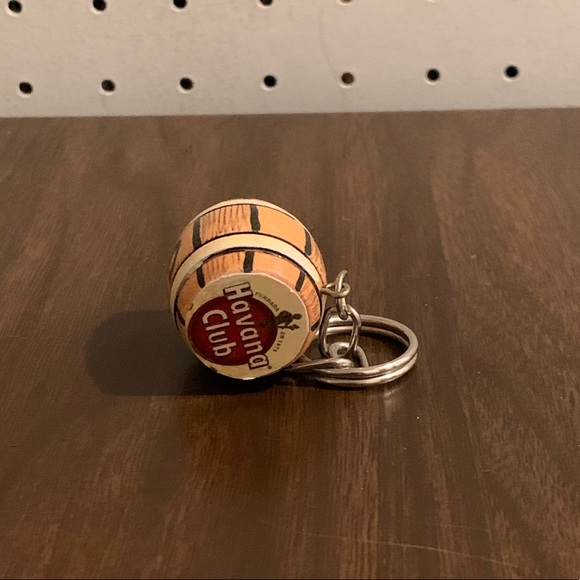 🍺 [4/$25] CUBA HAVANA CLUB LIGHT TAN BROWN BARREL FIGURAL KEYRING KEYCHAIN 🍺 - Picture 3 of 3